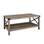 Table basse avec des touches de métal