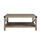 Table basse avec des touches de métal