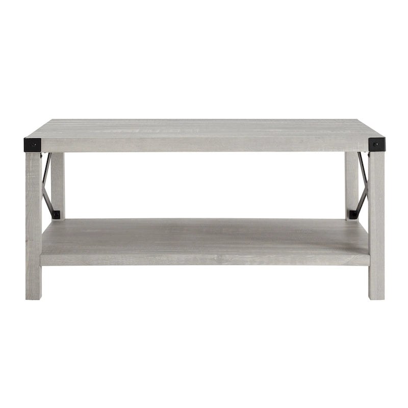 Table basse avec des touches de métal