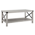 Table basse avec des touches de métal