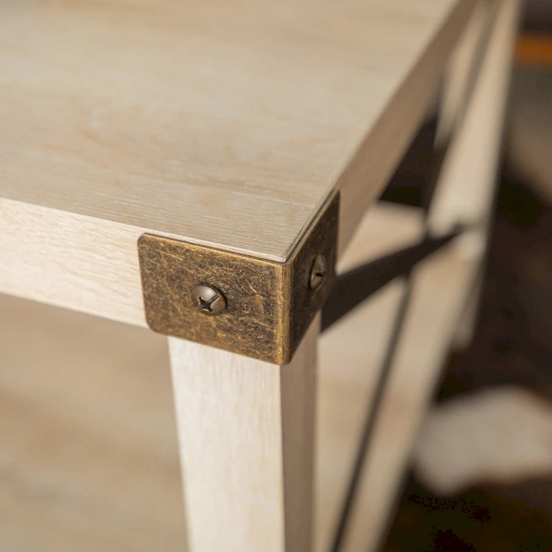 Table basse avec des touches de métal