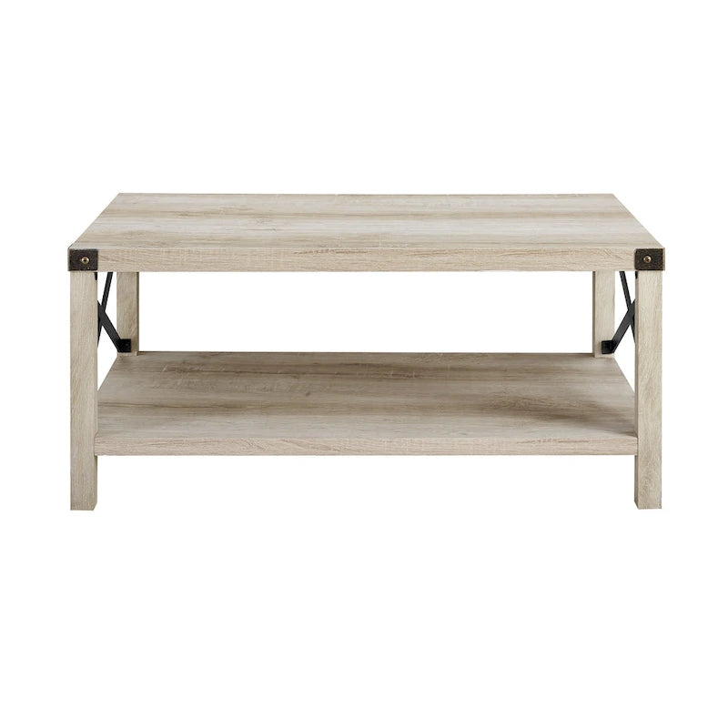 Table basse avec des touches de métal