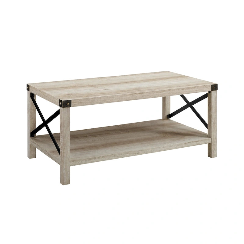 Table basse avec des touches de métal