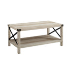 Table basse avec des touches de métal