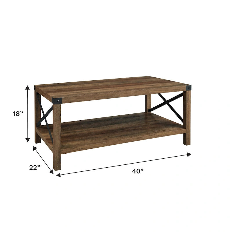 Table basse avec des touches de métal