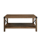 Table basse avec des touches de métal