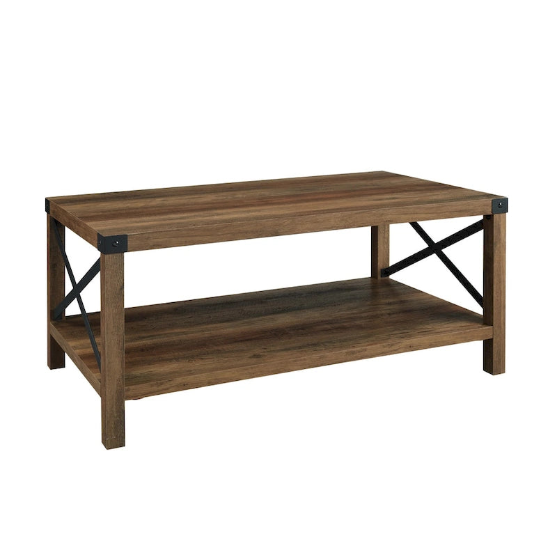 Table basse avec des touches de métal