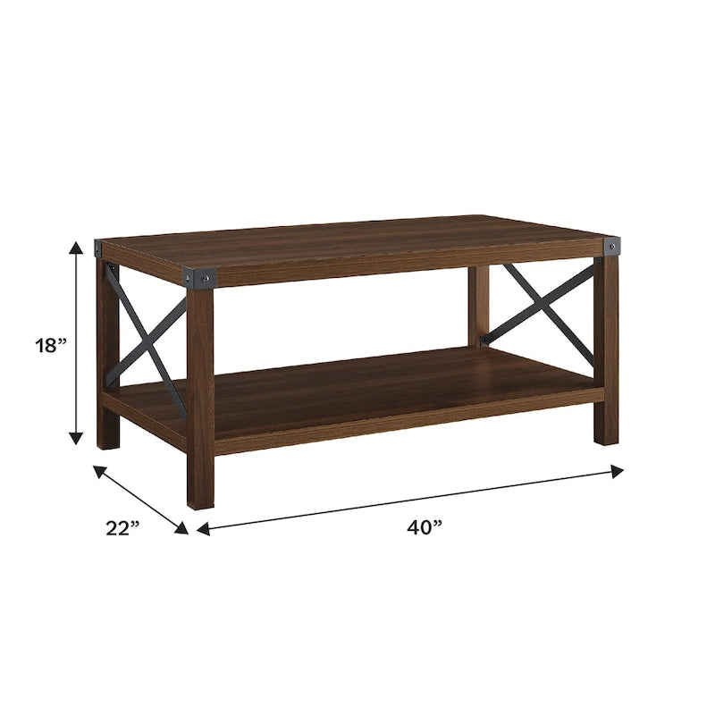 Table basse avec des touches de métal