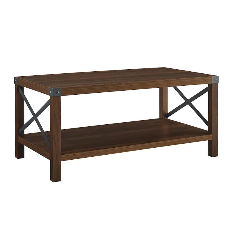 Table basse avec des touches de métal