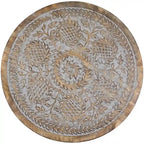 21 Table d'appoint ronde à trois pieds en bois gravé gris antique