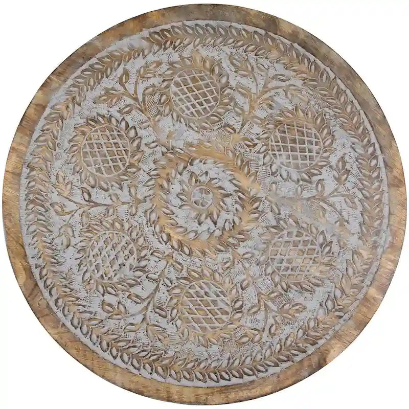 21 Table d'appoint ronde à trois pieds en bois gravé gris antique