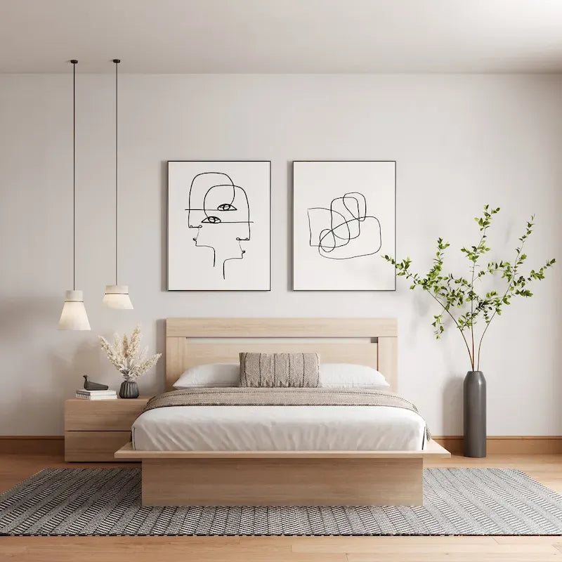 Chambre à coucher avec lit, tête de lit et table de chevet