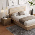 Chambre à coucher avec lit, tête de lit et table de chevet