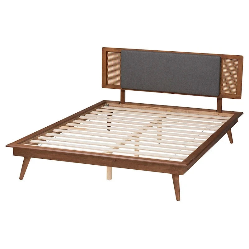 Lit plateforme moderne du milieu du siècle en tissu gris foncé et bois de noyer.